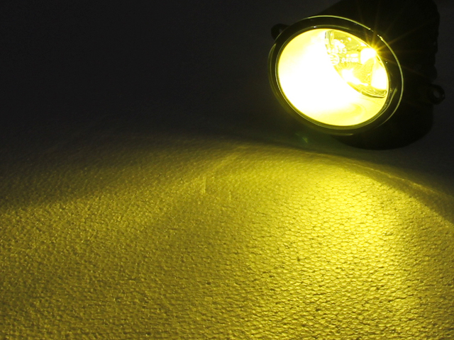 点灯イメージ ALIEN BEAMS LEDバルブ FUSION フォグライト デュアルカラー 2色 LEDバルブ LUNA イエロー